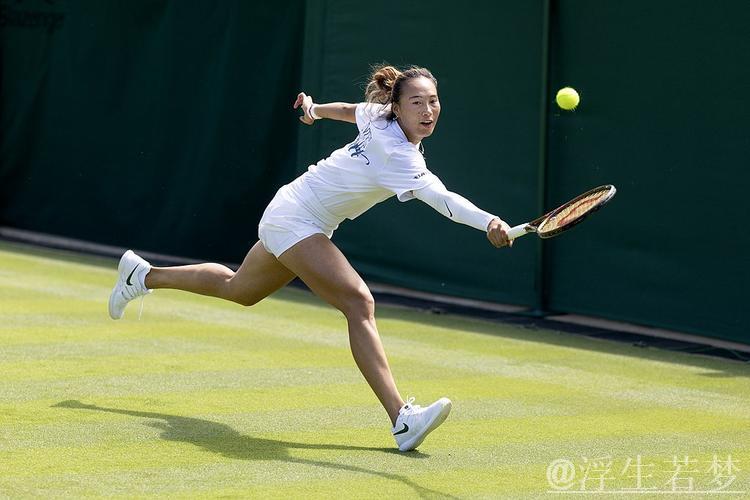 郑钦文草地赛季首战逆转取胜,期待更进一步表现 郑钦文草地赛季首战逆转取胜,期待更进一步表现